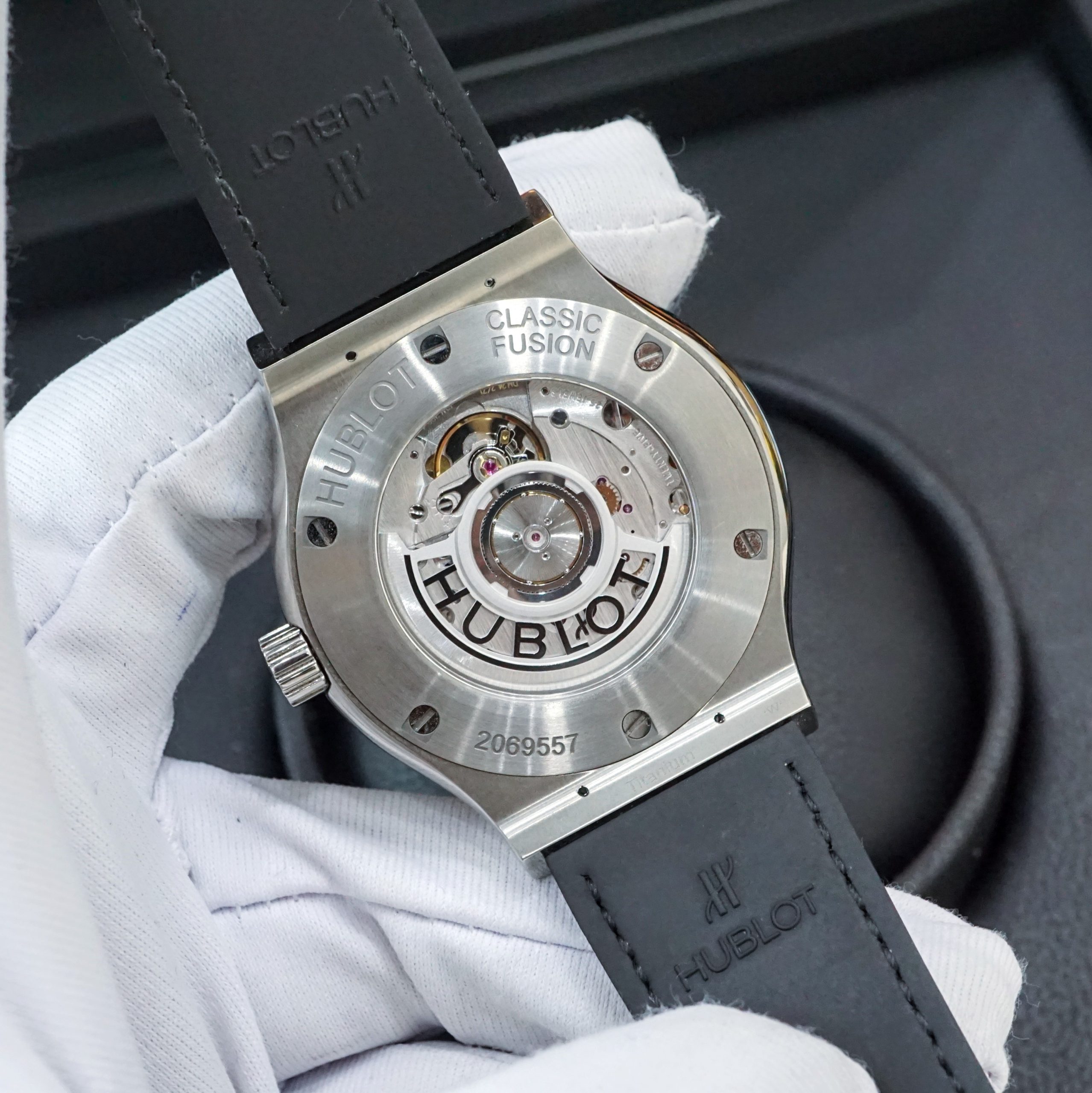 DSC01872~3 Đồng hồ Hublot Classic Fusion Titanium 542.NX.1171.LR Cũ