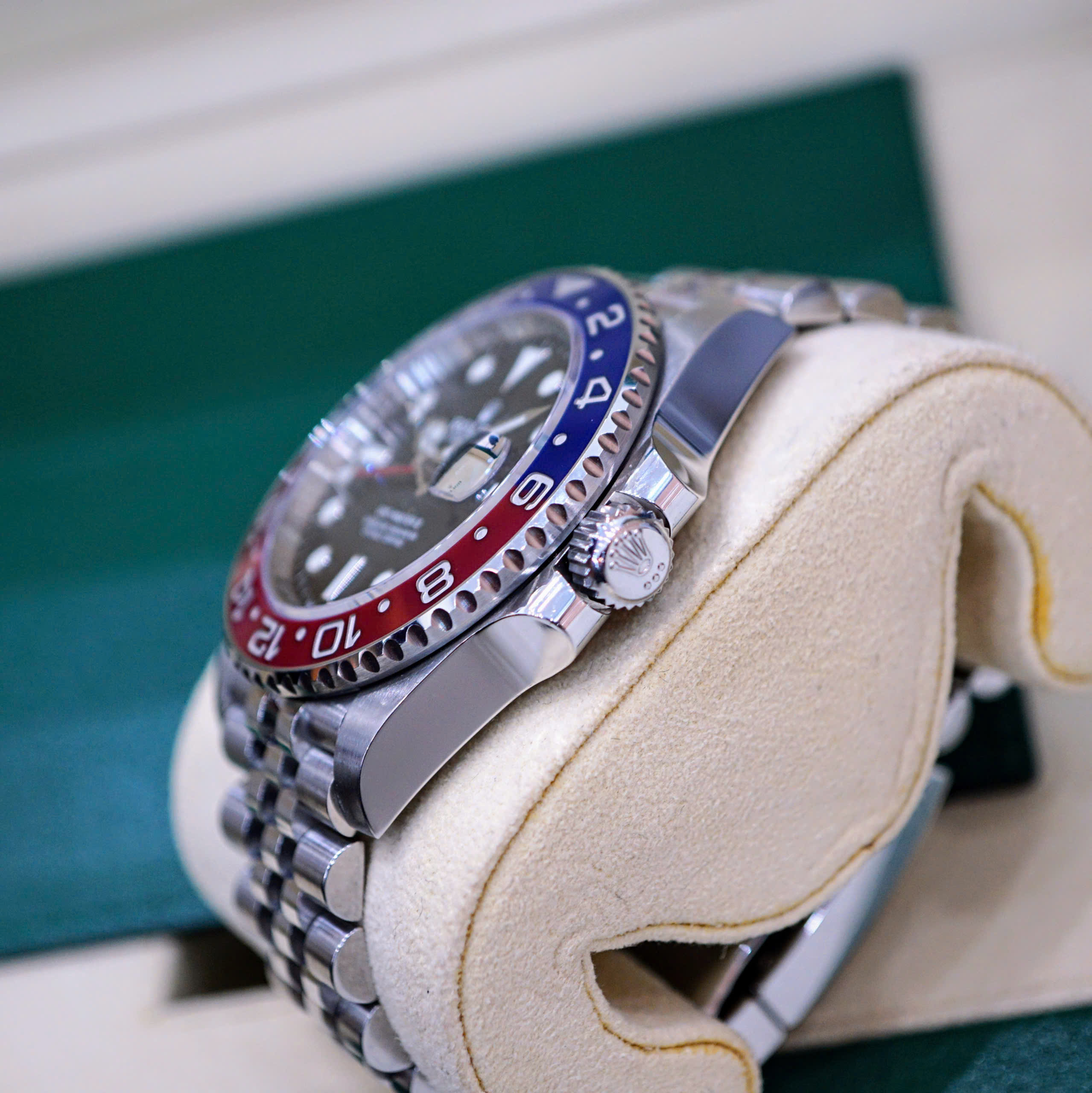 Rolex GMT Master II Pepsi 126710BLRO Rolex GMT Master II Pepsi 126710BLRO