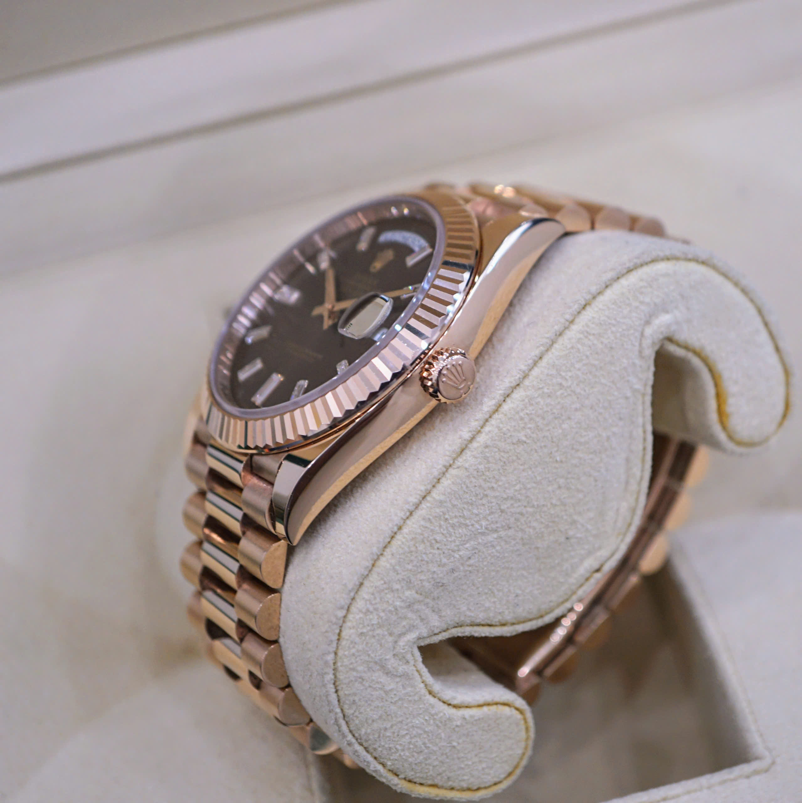 Đồng hồ Rolex Day-Date 228235 Choco Cũ Đồng hồ Rolex Day-Date 228235 Choco Cũ