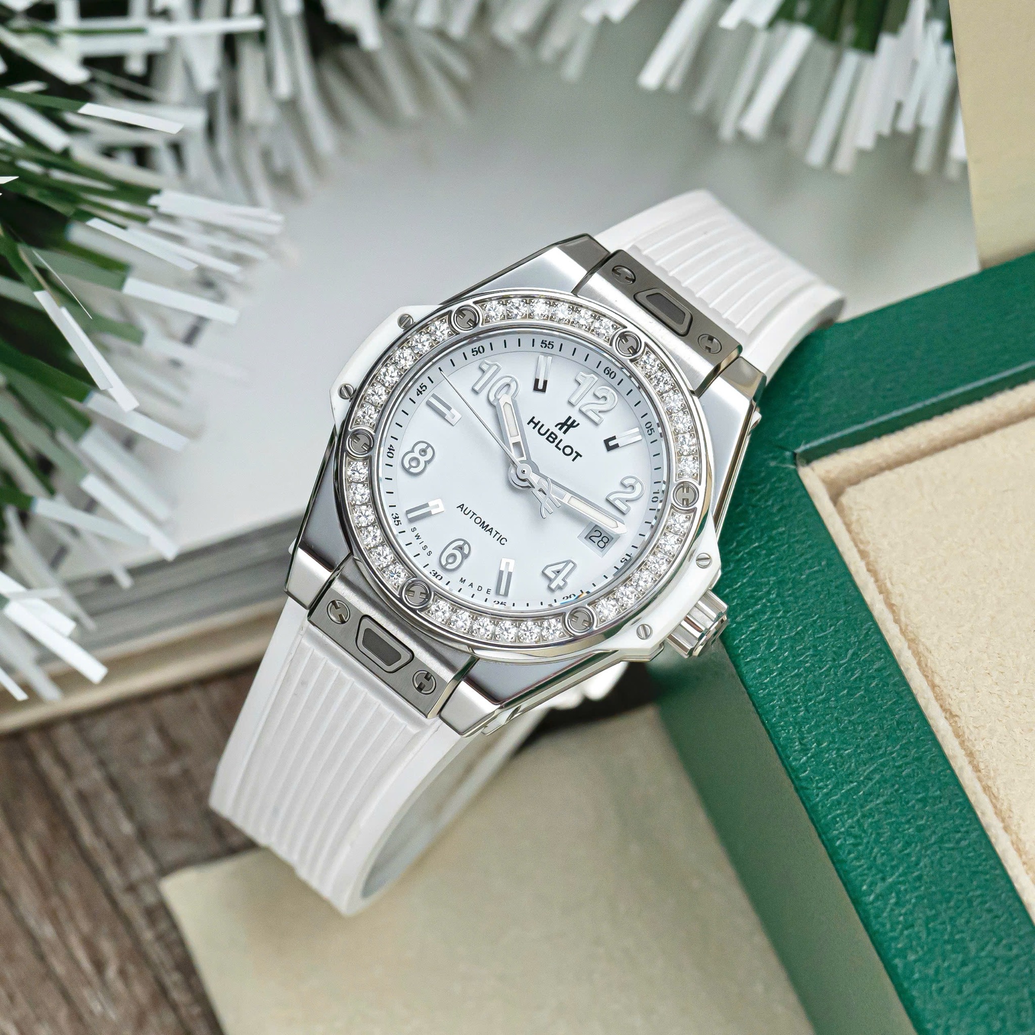Đồng hồ Hub BigBang Diamonds 485.SE.2010.RW.1204 Cũ Đồng hồ Hub BigBang Diamonds 485.SE.2010.RW.1204 Cũ