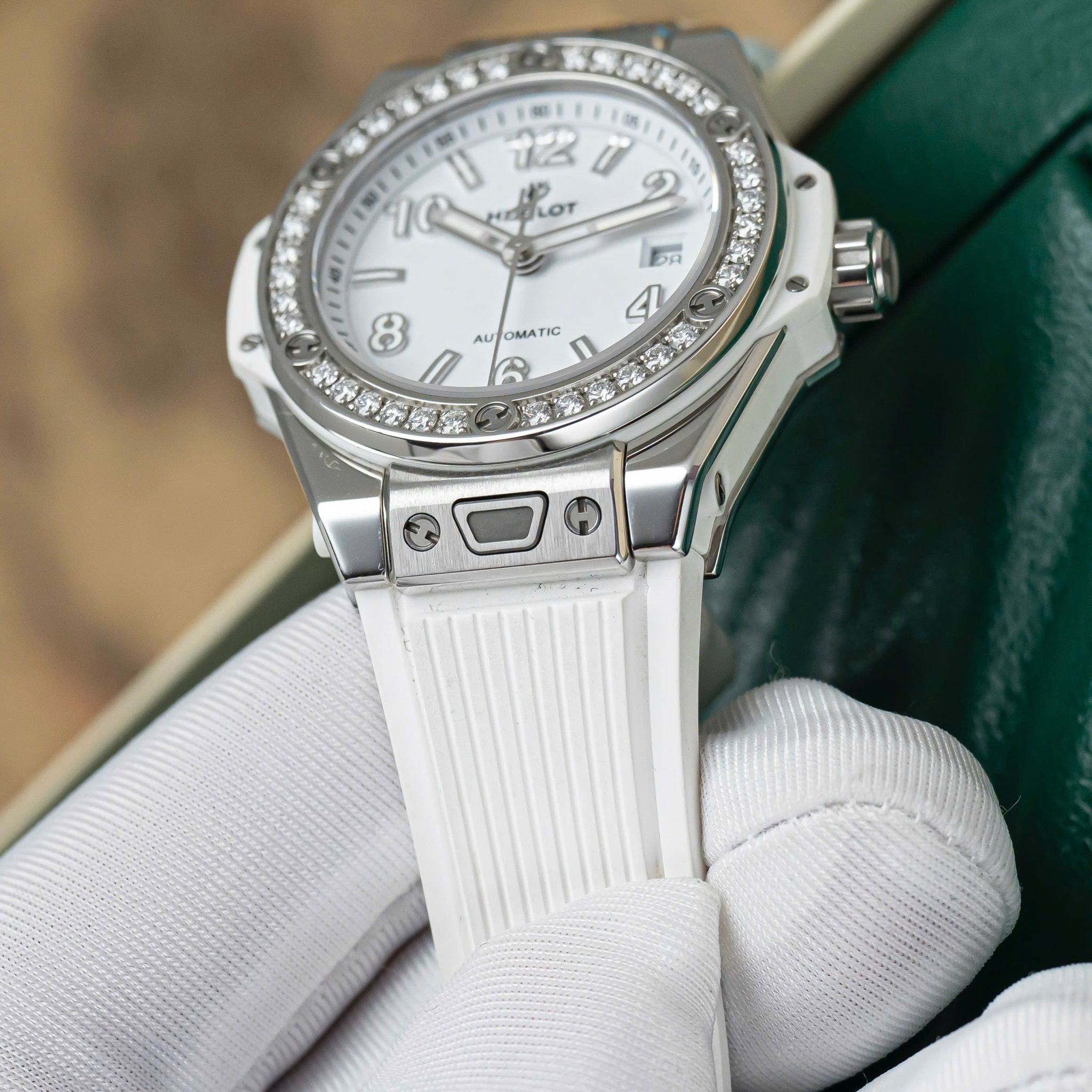 Đồng hồ Hublot BigBang Diamonds 485.SE.2010.RW.1204 Cũ Đồng hồ Hublot BigBang Diamonds 485.SE.2010.RW.1204 Cũ