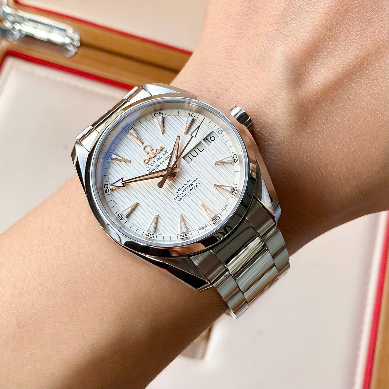 Đồng hồ Omega Seamaster Aqua Terra 231.10.39.22.02.001 Cũ Đồng hồ Omega Seamaster Aqua Terra 231.10.39.22.02.001 Cũ
