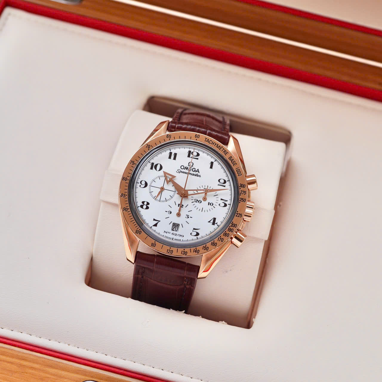 Đánh Giá Omega Speedmaster Broad Arrow Enamel 3656.20.31 Cũ Đánh Giá Omega Speedmaster Broad Arrow Enamel 3656.20.31 Cũ
