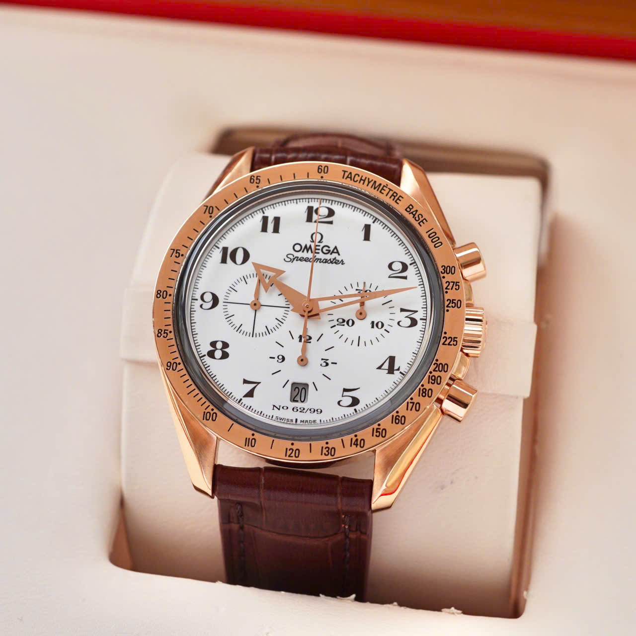 Đánh Giá Omega Speedmaster Broad Arrow Enamel 3656.20.31 Cũ Đánh Giá Omega Speedmaster Broad Arrow Enamel 3656.20.31 Cũ