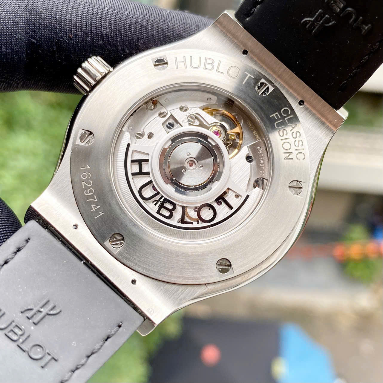 Đồng Hồ Hublot Classic Fusion Black Titanium 542.NX.1171.LR Cũ Đồng Hồ Hublot Classic Fusion Black Titanium 542.NX.1171.LR Cũ