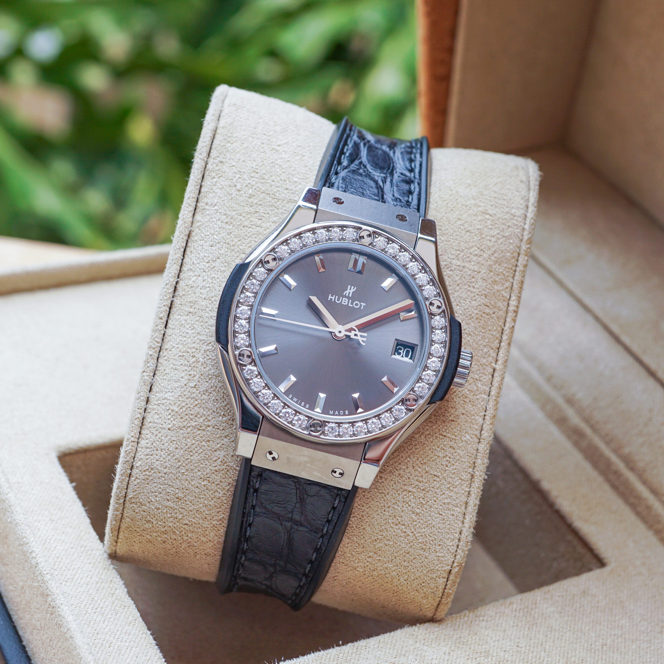 Đồng Hồ Hublot Classic Fusion 581.NX.7071.LR.1104 Cũ Đồng Hồ Hublot Classic Fusion 581.NX.7071.LR.1104 Cũ