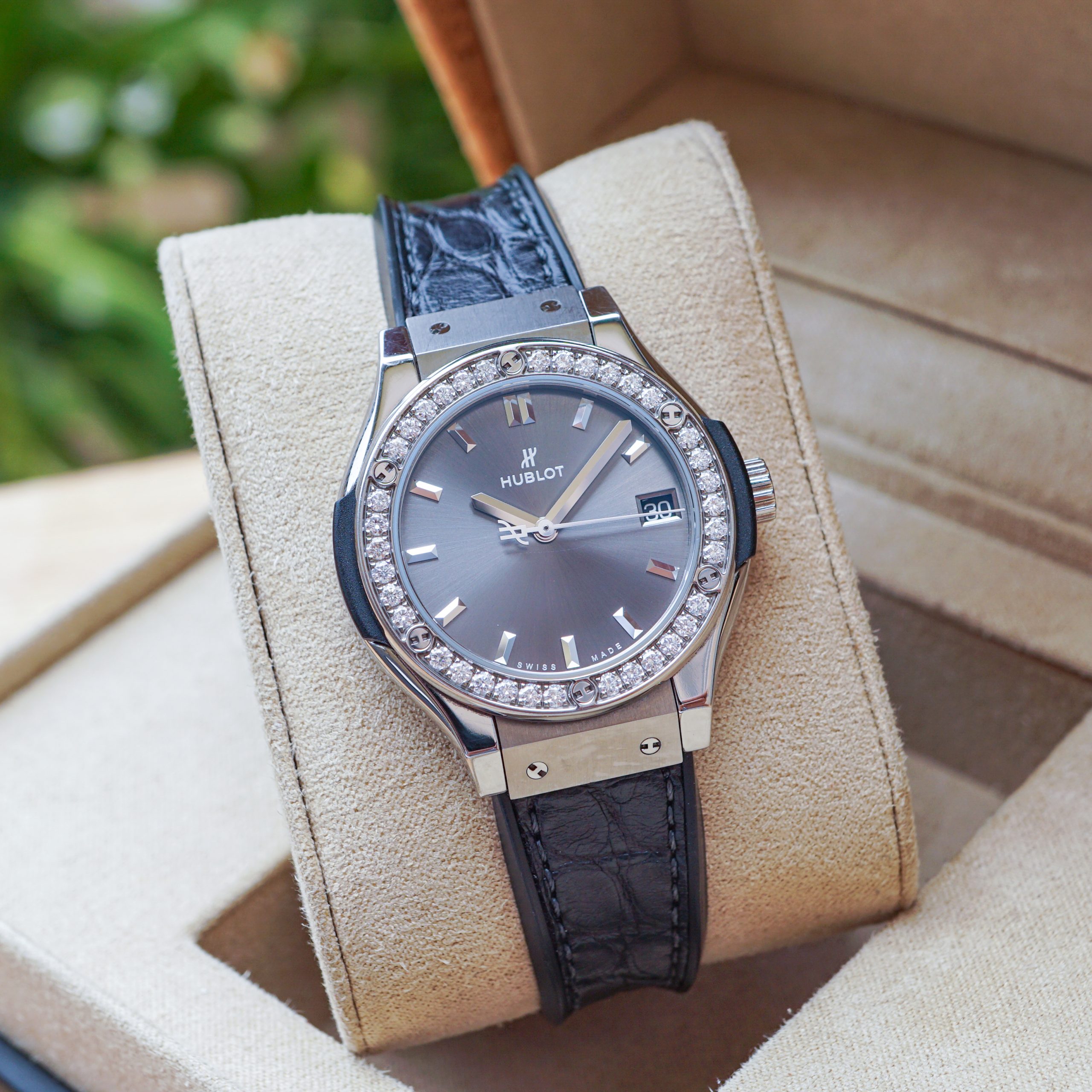 Đồng Hồ Hublot Classic Fusion 581.NX.7071.LR.1104 Cũ Đồng Hồ Hublot Classic Fusion 581.NX.7071.LR.1104 Cũ