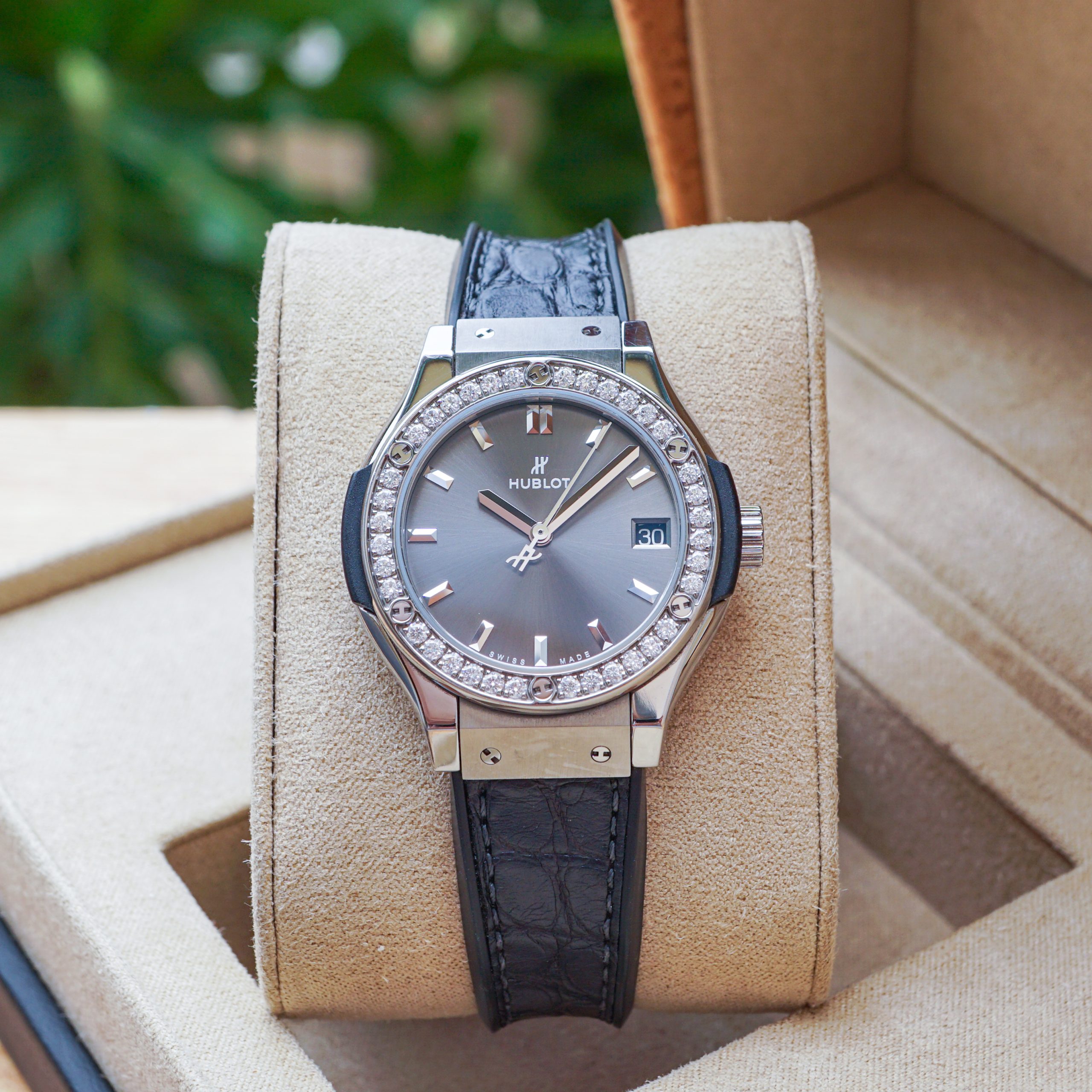 Đồng Hồ Hublot Classic Fusion 581.NX.7071.LR.1104 Cũ Đồng Hồ Hublot Classic Fusion 581.NX.7071.LR.1104 Cũ