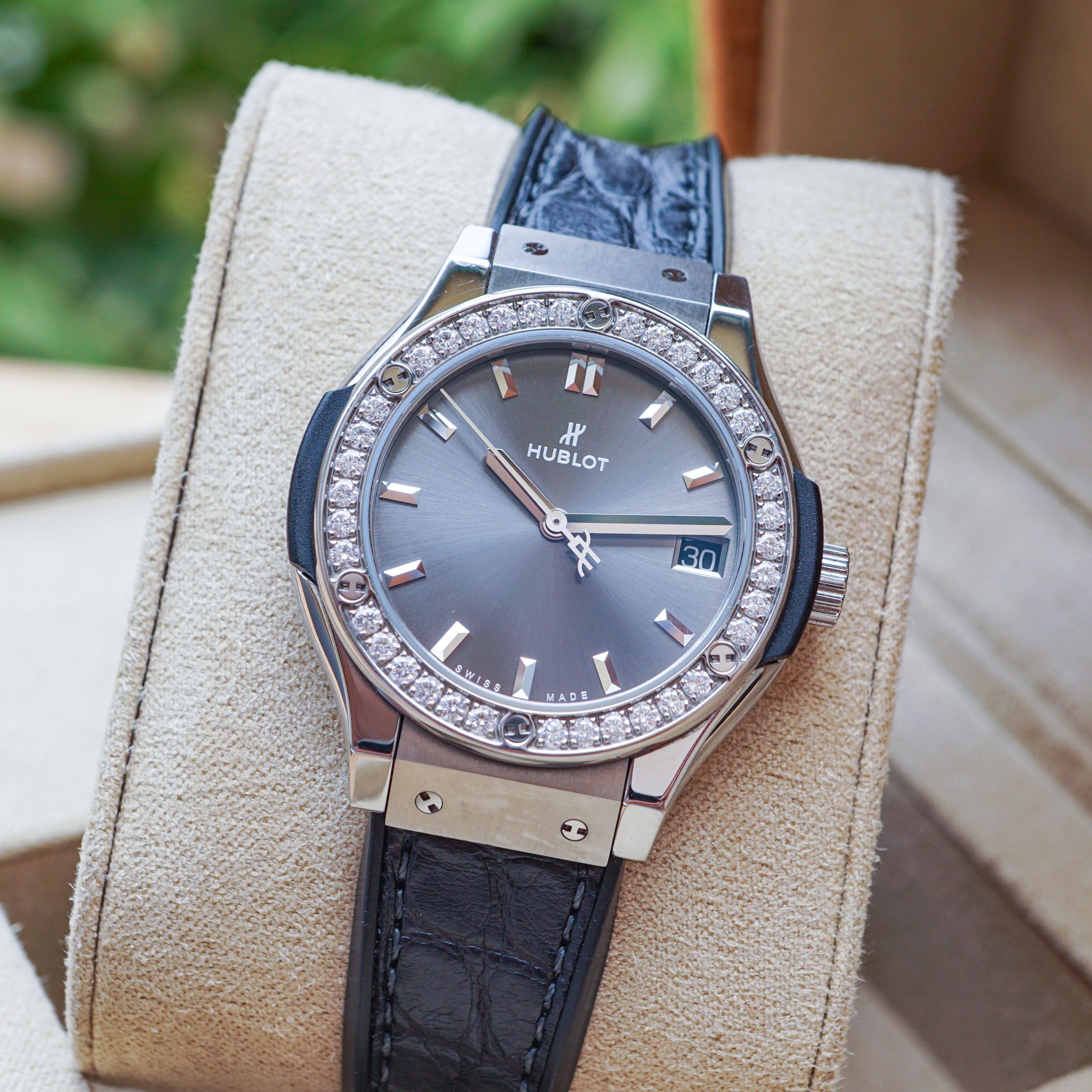 Đồng Hồ Hublot Classic Fusion 581.NX.7071.LR.1104 Cũ Đồng Hồ Hublot Classic Fusion 581.NX.7071.LR.1104 Cũ