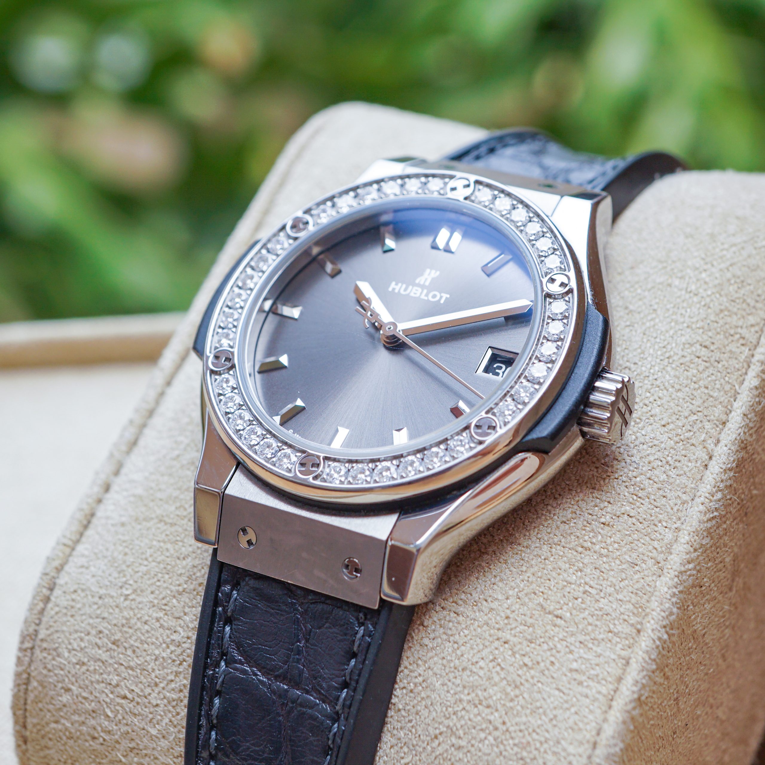 Đồng Hồ Hublot Classic Fusion 581.NX.7071.LR.1104 Cũ Đồng Hồ Hublot Classic Fusion 581.NX.7071.LR.1104 Cũ