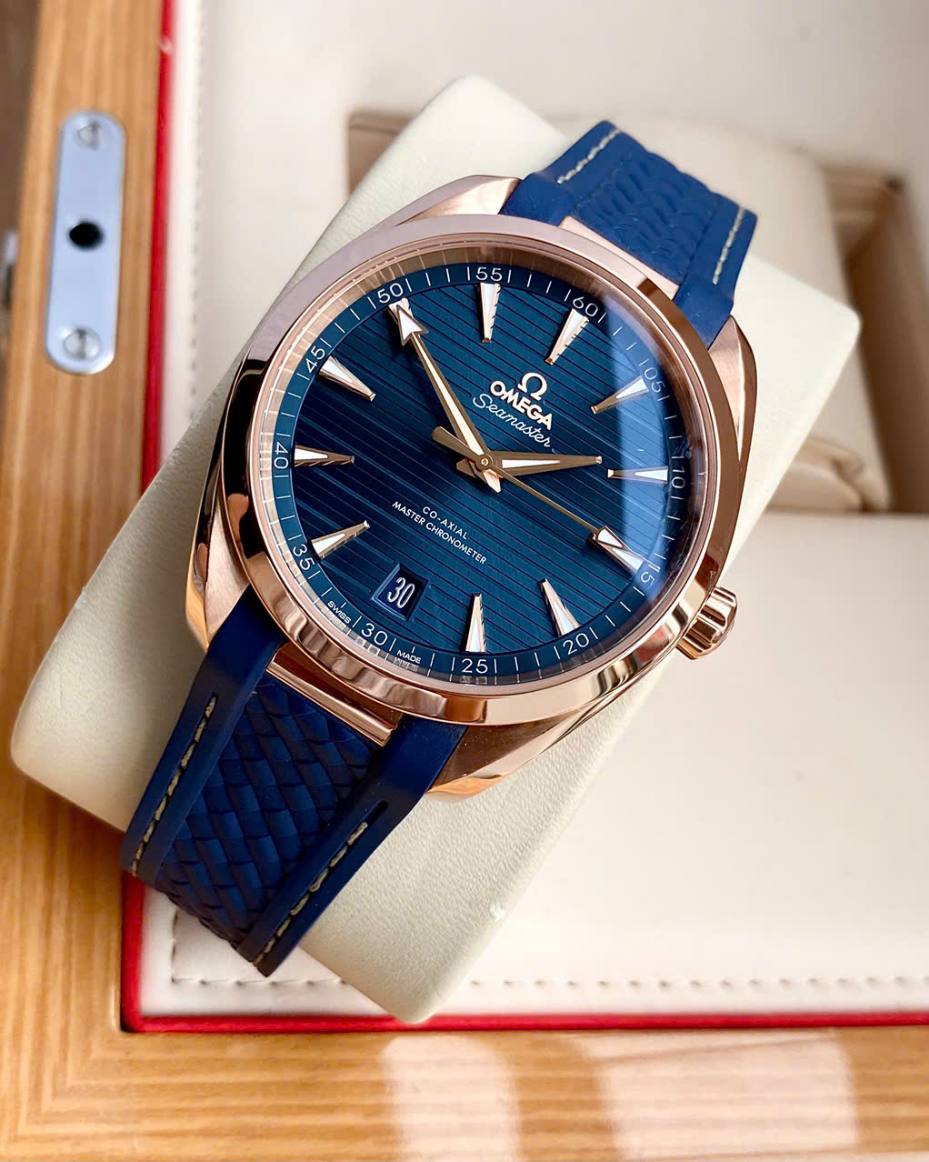 Đồng Hồ Omega Aqua Terra Sedna Gold 220.52.41.21.03.001 Cũ Đồng Hồ Omega Aqua Terra Sedna Gold 220.52.41.21.03.001 Cũ