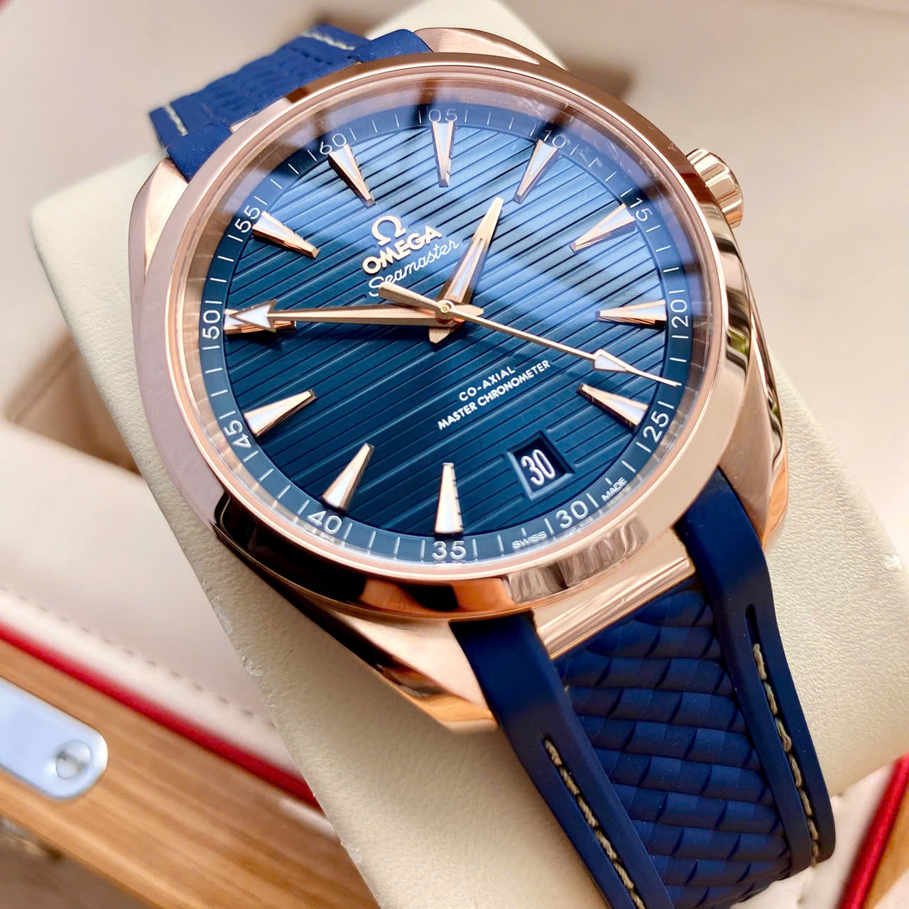 Đồng Hồ Omega Aqua Terra Sedna Gold 220.52.41.21.03.001 Cũ Đồng Hồ Omega Aqua Terra Sedna Gold 220.52.41.21.03.001 Cũ