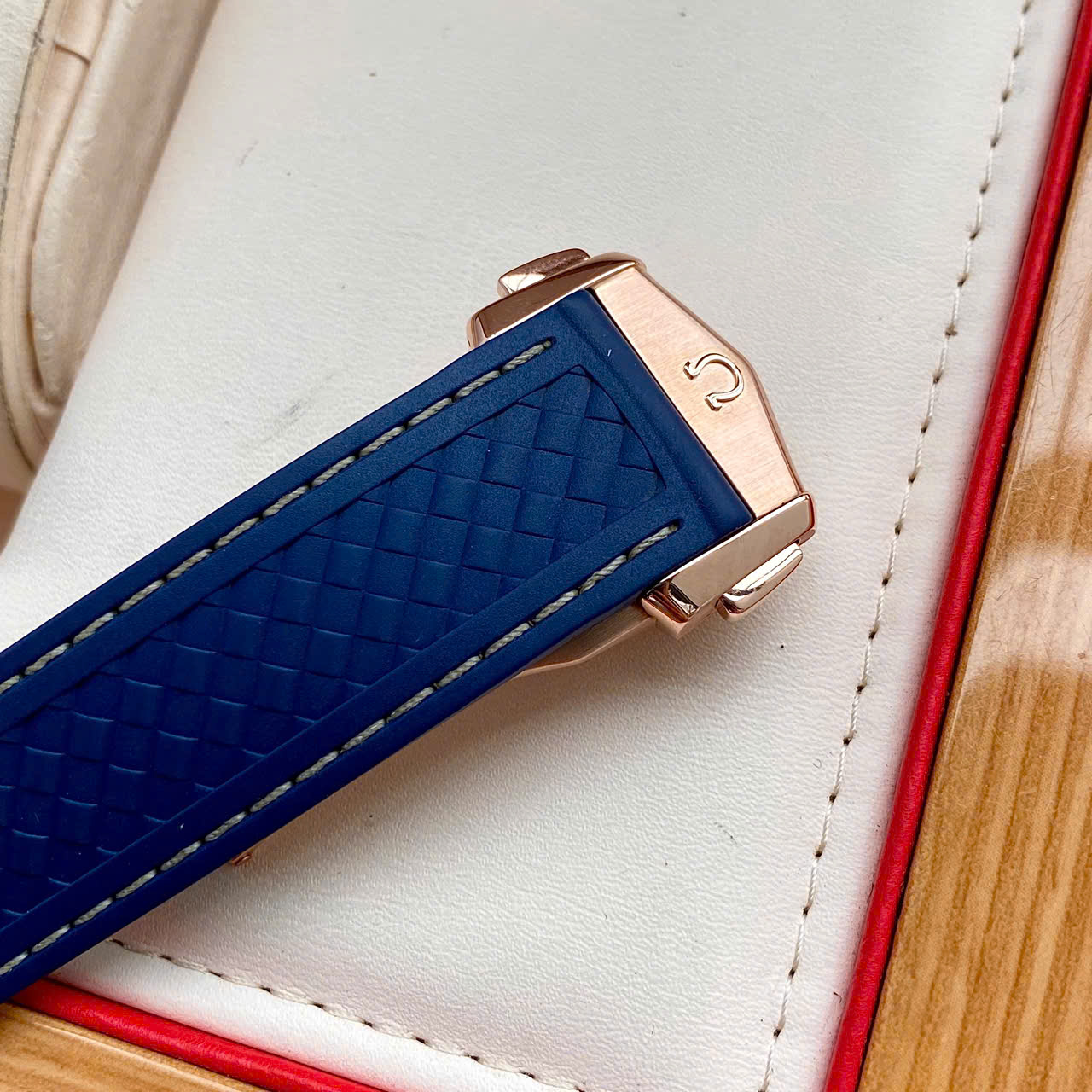 Đồng Hồ Omega Aqua Terra Sedna Gold 220.52.41.21.03.001 Cũ Đồng Hồ Omega Aqua Terra Sedna Gold 220.52.41.21.03.001 Cũ