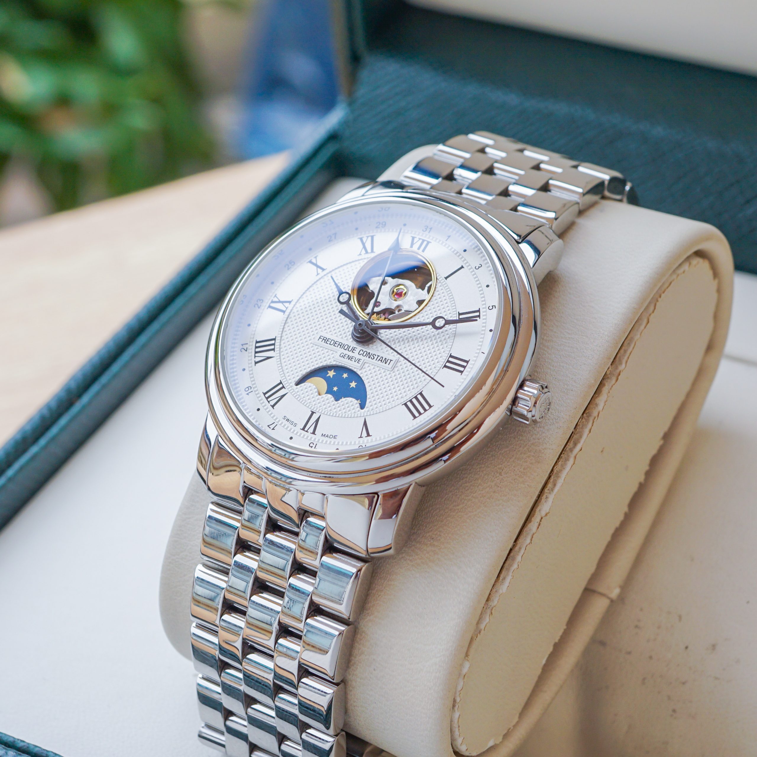 Đồng Hồ Frederique Constant Moonphase FC-335MC4P6B2 Cũ Đồng Hồ Frederique Constant Moonphase FC-335MC4P6B2 Cũ